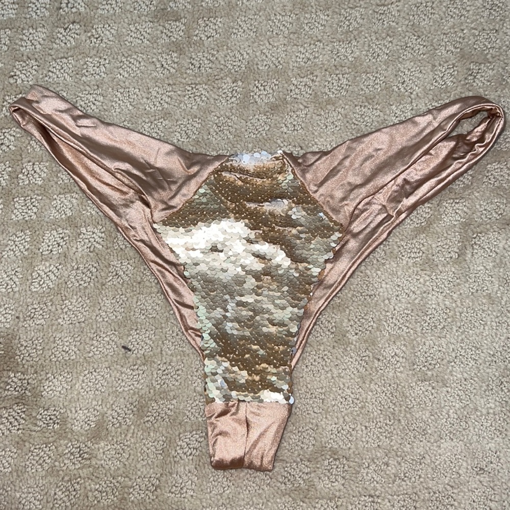 BEACH BUNNY SKIMPY BOTTOMS